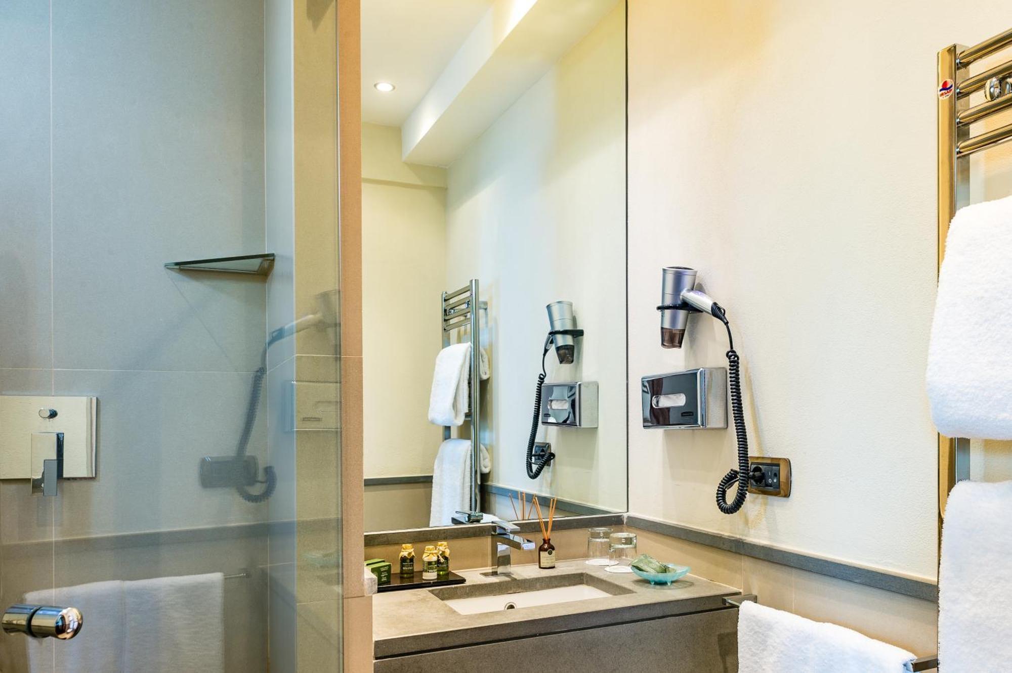 Classic Double or Twin Room with Balcony and Partial Sea View,1279641721:JPEG